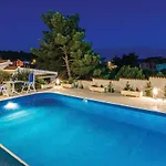 Будинок відпочинку Five-bedroom In