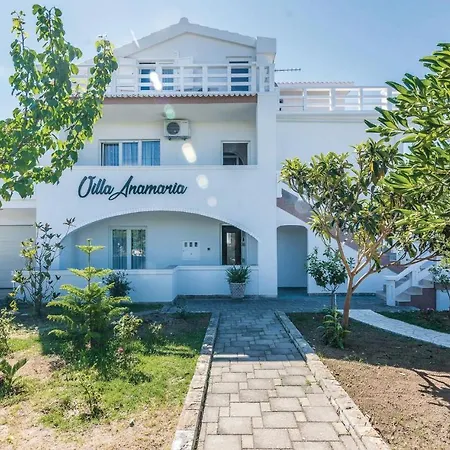 7 Bedroom Gorgeous In Holiday home *