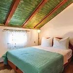 Five-bedroom In Nyaraló Zára