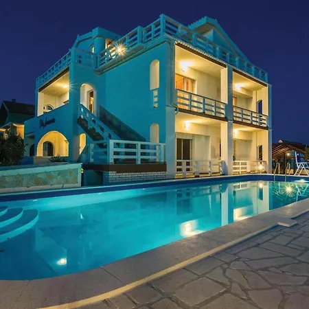 Five-bedroom In Σπίτι διακοπών *