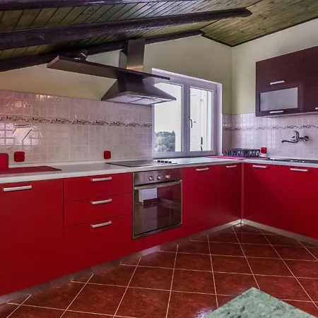 Five-bedroom In Nyaraló Zára