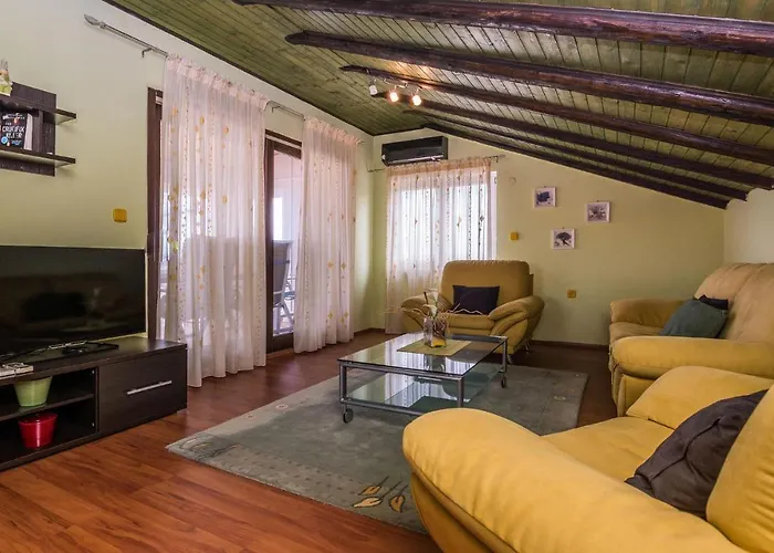 Five-bedroom In Holiday home *