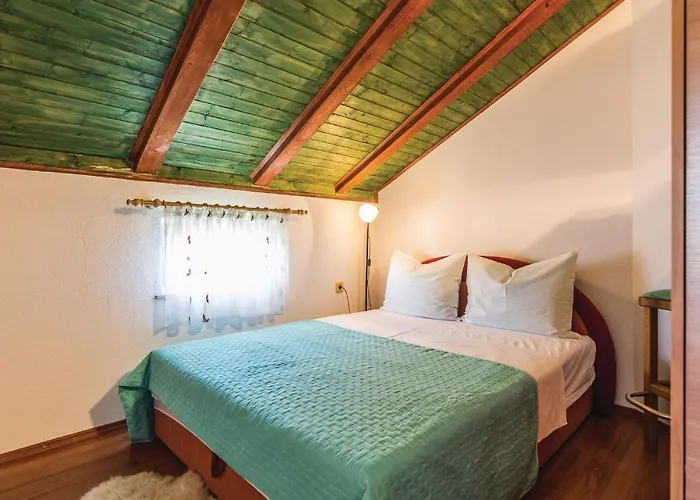 Five-bedroom In Holiday home Zadar