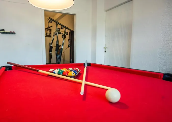 Five-bedroom In Holiday home *