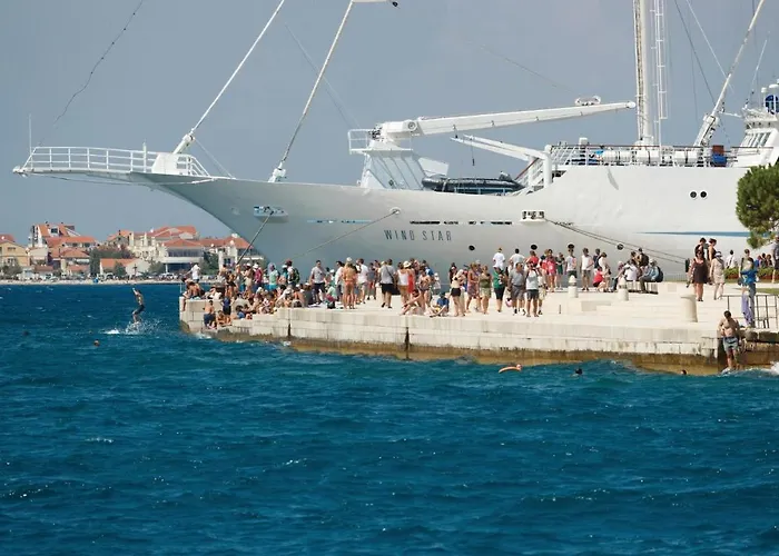 Five-bedroom In Holiday home Zadar