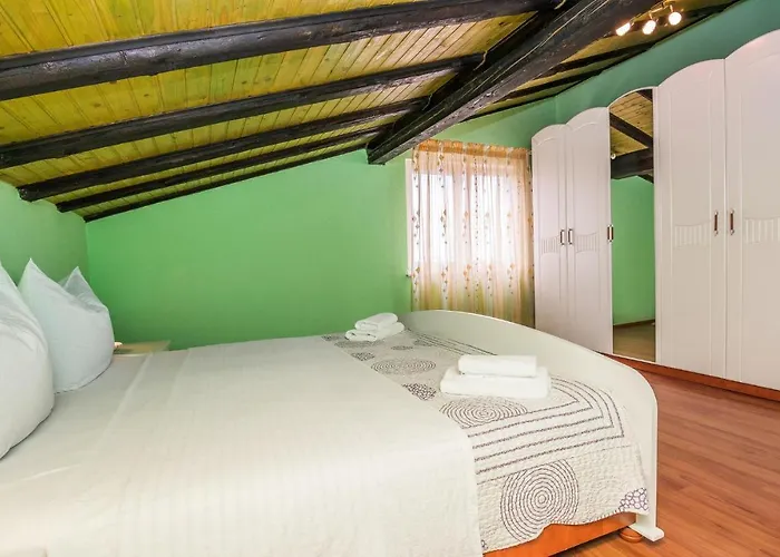 Holiday home Five-bedroom In *