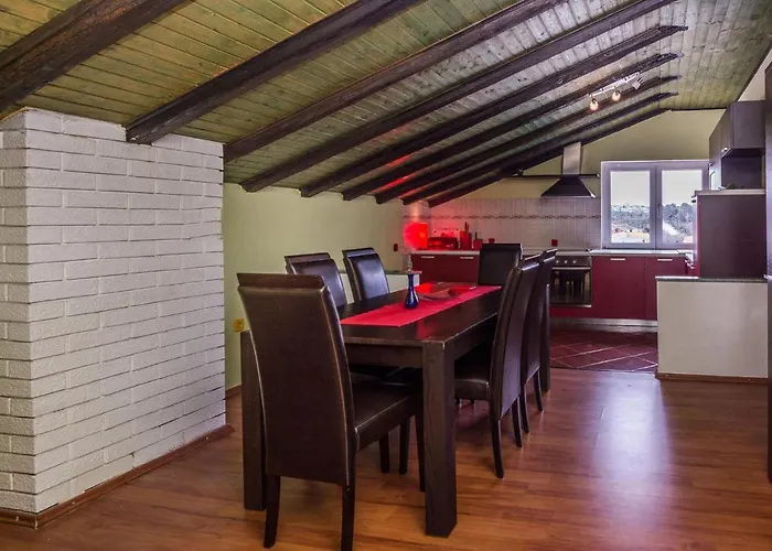 Five-bedroom In Holiday home